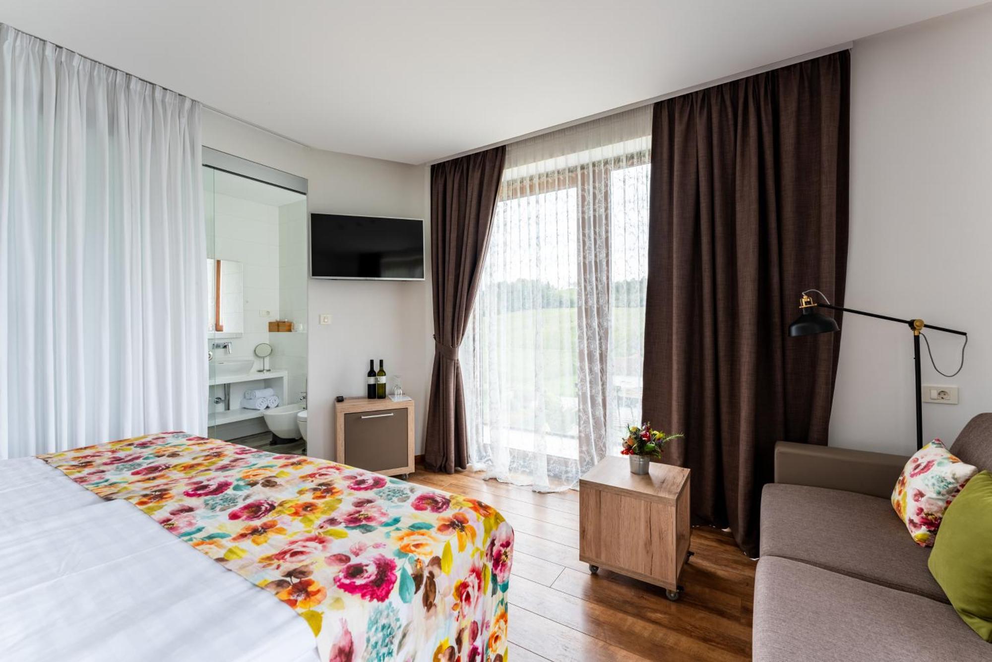 Bed&Breakfast Vinarija Coner Bjelovar Phòng bức ảnh