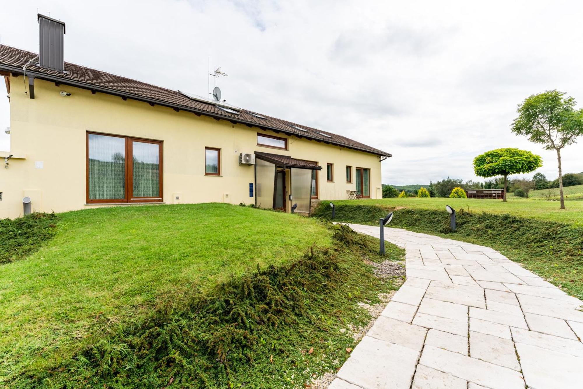 Bed&Breakfast Vinarija Coner Bjelovar Ngoại thất bức ảnh
